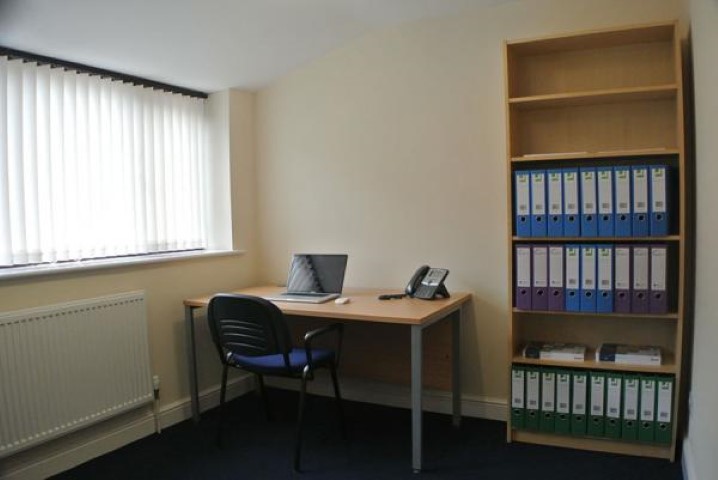 Small office to let in Buxton